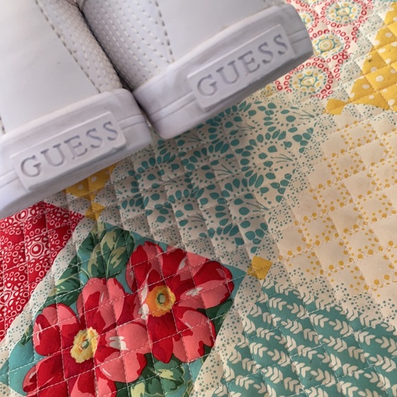 Women’s Guess Sneakers size 7.5 - Picture 6 of 8